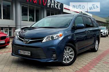 Мінівен Toyota Sienna 2017 в Одесі