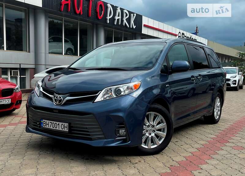 Минивэн Toyota Sienna 2017 в Одессе