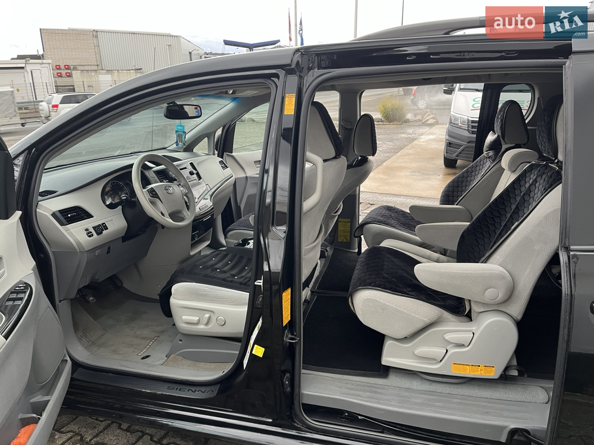 2013 Toyota Sienna - мініатюра 9