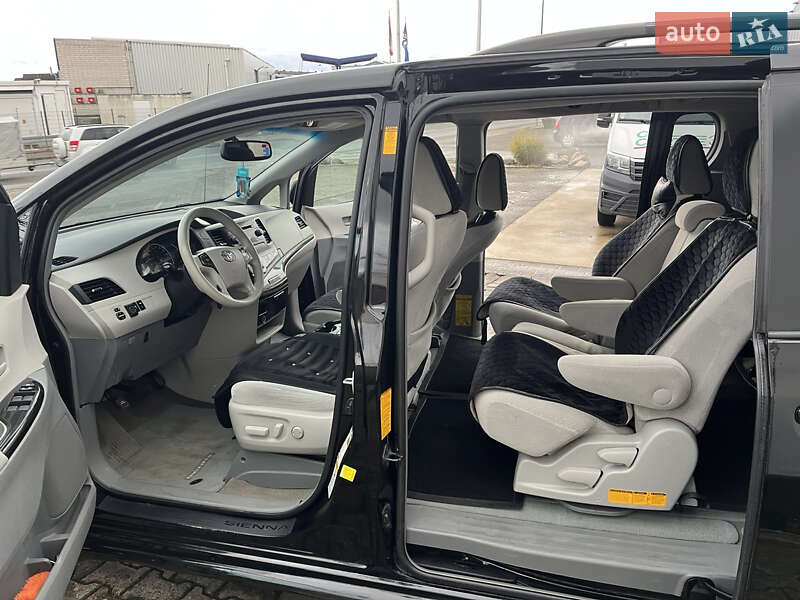 Минивэн Toyota Sienna 2013 в Ракитном