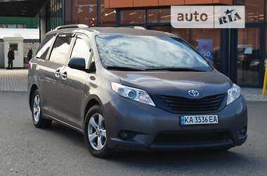 Минивэн Toyota Sienna 2015 в Киеве