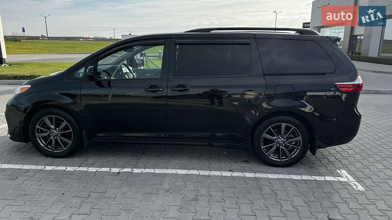 Мінівен Toyota Sienna 2019 в Львові
