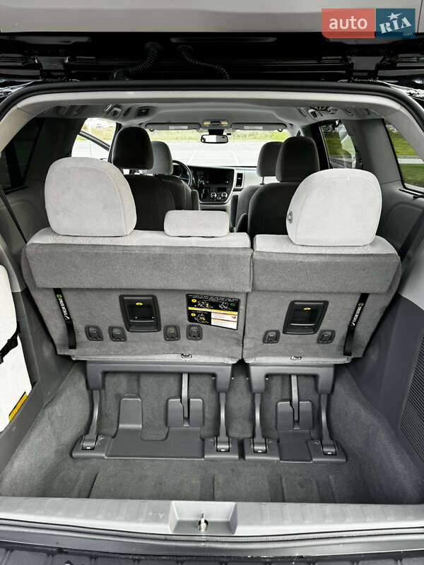 Мінівен Toyota Sienna 2019 в Львові