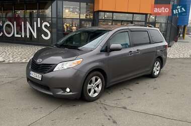 Мінівен Toyota Sienna 2015 в Києві