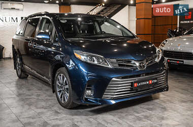 Мінівен Toyota Sienna 2018 в Одесі