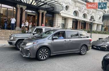 Мінівен Toyota Sienna 2019 в Києві