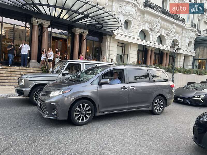Мінівен Toyota Sienna 2019 в Києві