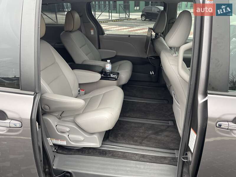 Мінівен Toyota Sienna 2019 в Києві