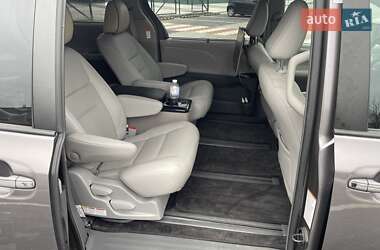 Мінівен Toyota Sienna 2019 в Києві