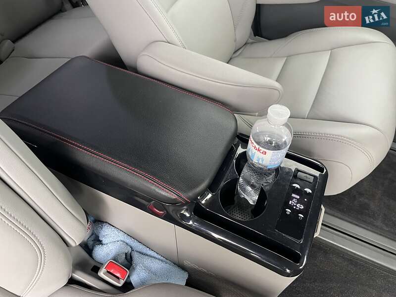 Мінівен Toyota Sienna 2019 в Києві