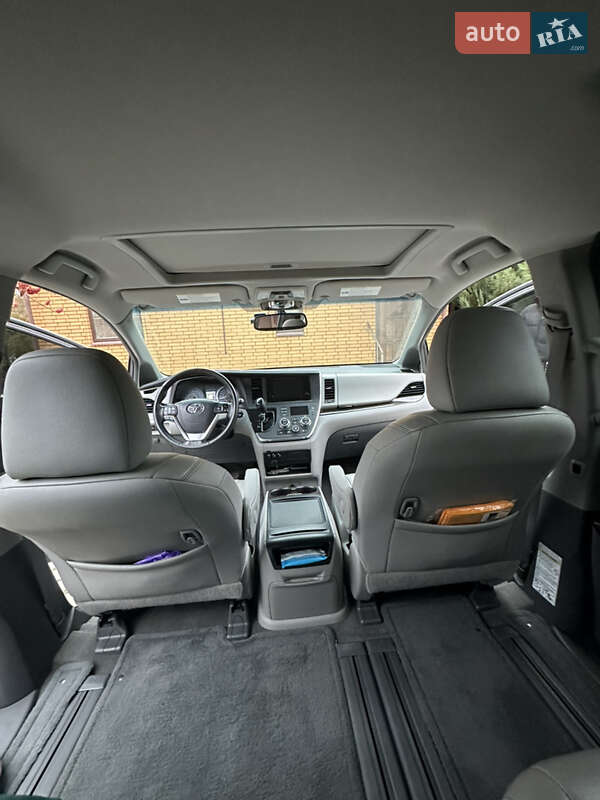 Мінівен Toyota Sienna 2016 в Харкові
