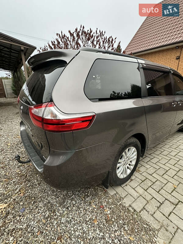 Мінівен Toyota Sienna 2016 в Харкові
