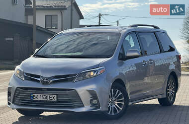 Мінівен Toyota Sienna 2019 в Рівному