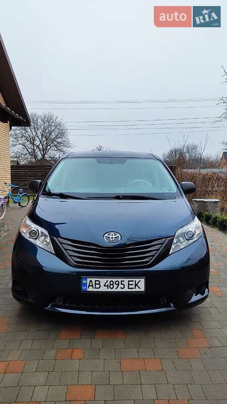 Мінівен Toyota Sienna 2010 в Вінниці