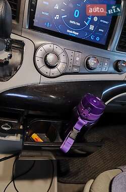 Минивэн Toyota Sienna 2010 в 