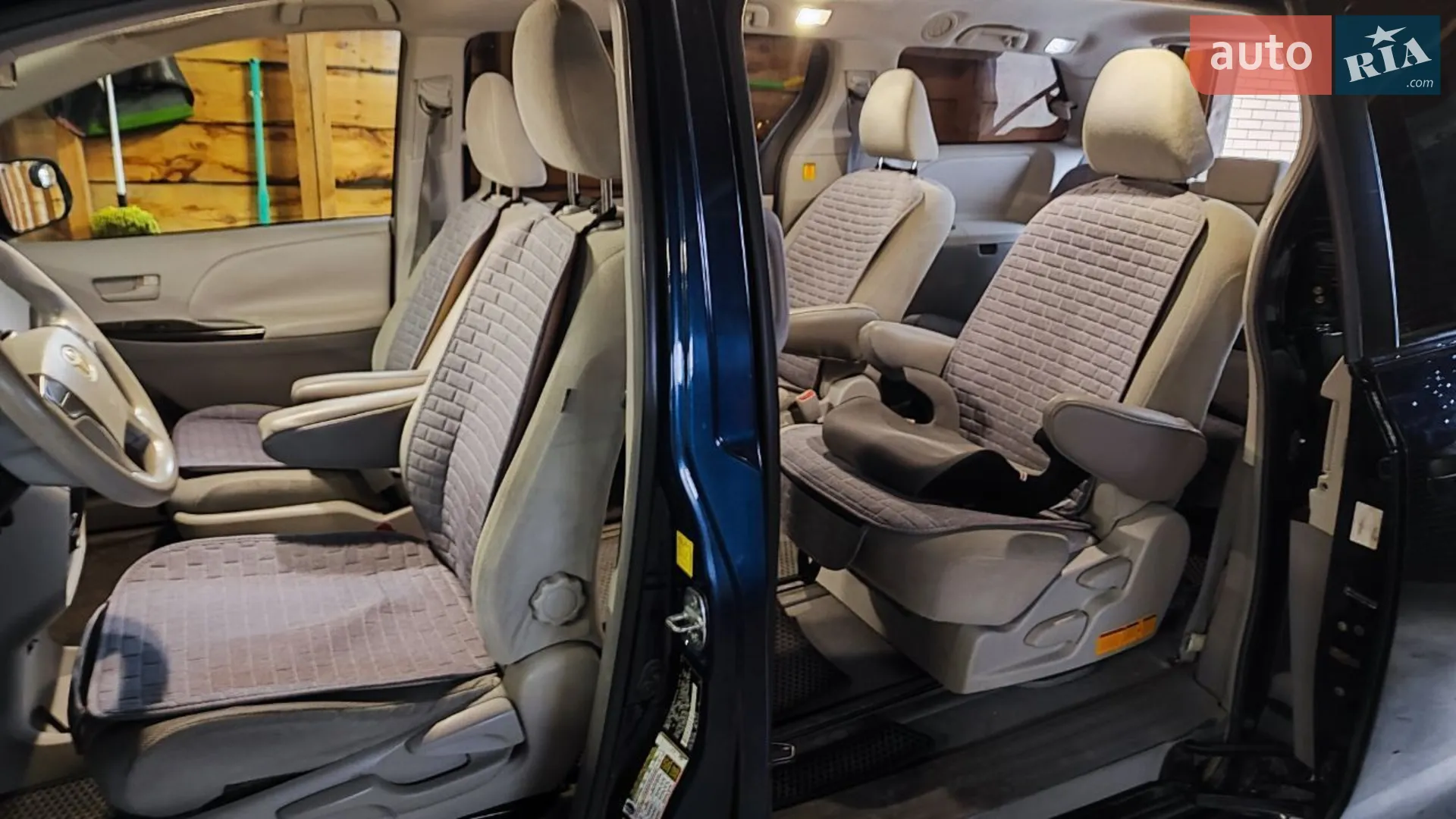 2010 Toyota Sienna - мініатюра 17