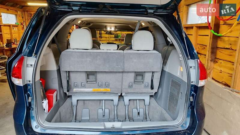 Мінівен Toyota Sienna 2010 в Вінниці