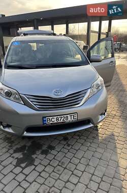 Мінівен Toyota Sienna 2016 в Львові