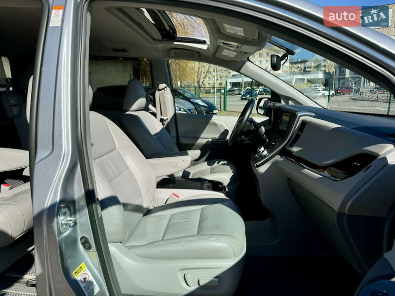 Мінівен Toyota Sienna 2015 в Вінниці