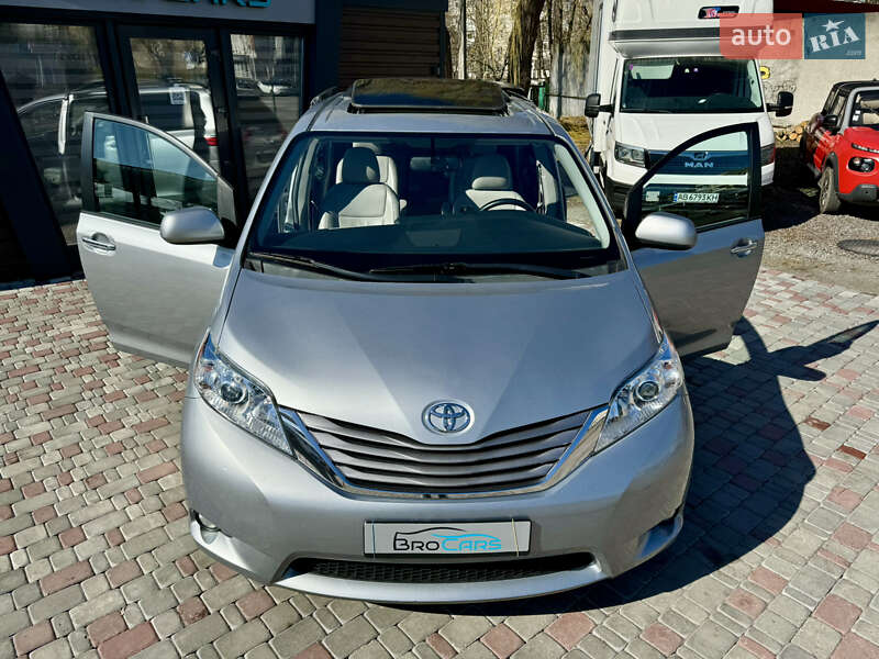 Мінівен Toyota Sienna 2015 в Вінниці