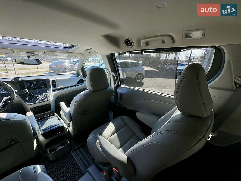Мінівен Toyota Sienna 2015 в Вінниці