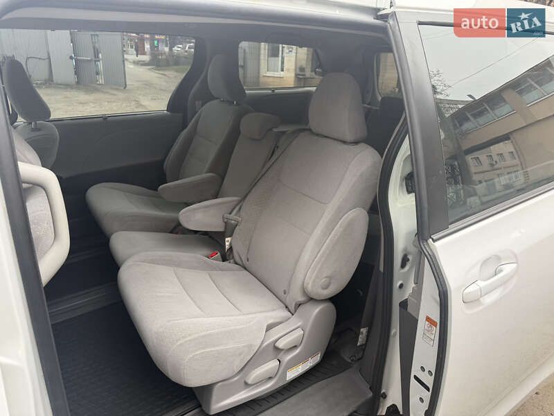 Минивэн Toyota Sienna 2019 в Хмельницком