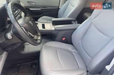 Минивэн Toyota Sienna 2023 в 