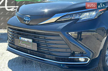Мінівен Toyota Sienna 2021 в 