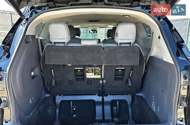 Мінівен Toyota Sienna 2021 в 