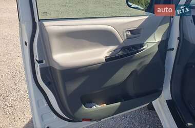 Минивэн Toyota Sienna 2016 в 