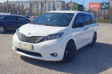 Минивэн Toyota Sienna 2016 в 