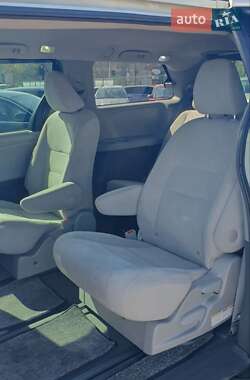 Минивэн Toyota Sienna 2016 в 