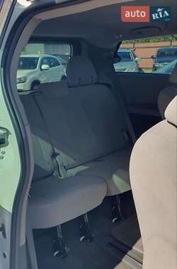 Минивэн Toyota Sienna 2016 в 