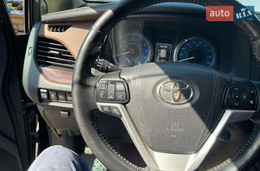 Минивэн Toyota Sienna 2017 в 