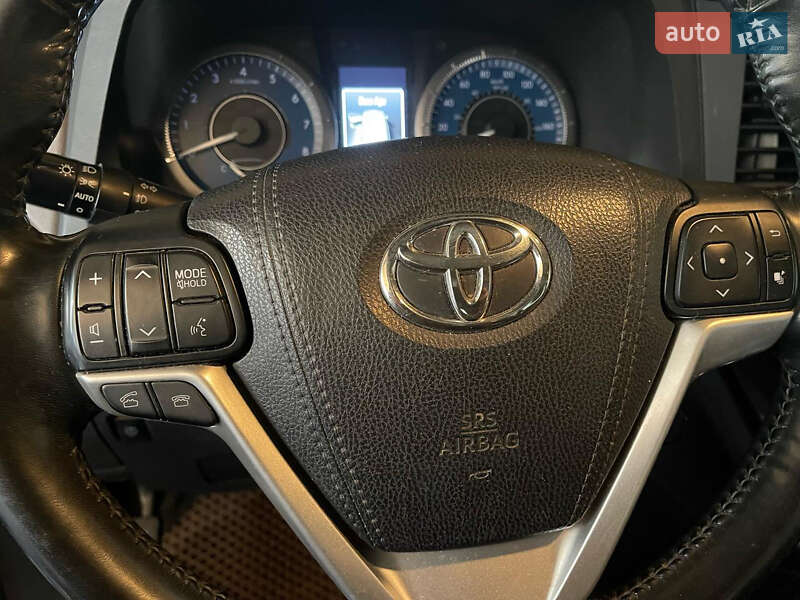 Мінівен Toyota Sienna 2017 в Харкові