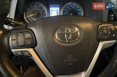 Минивэн Toyota Sienna 2017 в 