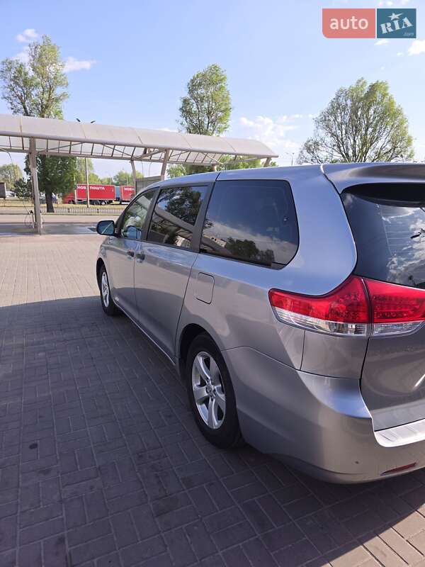Минивэн Toyota Sienna 2010 в Днепре