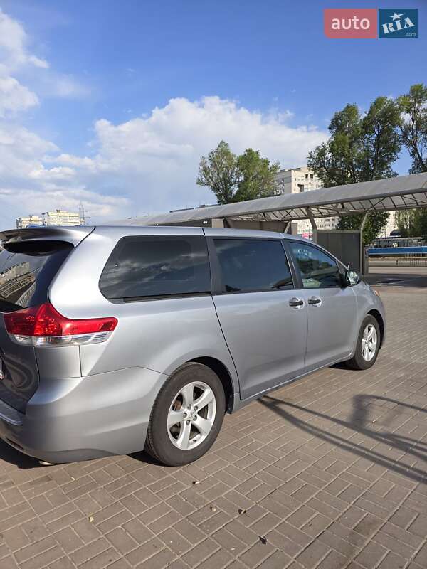 Минивэн Toyota Sienna 2010 в Днепре