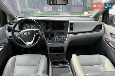 Минивэн Toyota Sienna 2019 в 