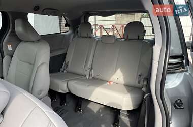 Минивэн Toyota Sienna 2019 в 