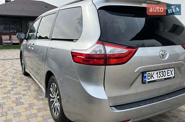 Минивэн Toyota Sienna 2019 в 