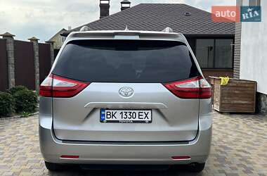 Минивэн Toyota Sienna 2019 в 
