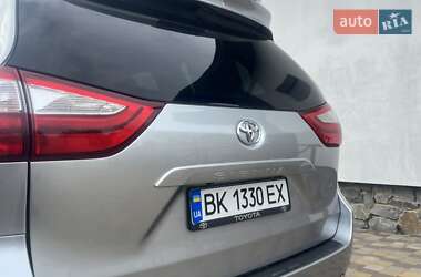 Минивэн Toyota Sienna 2019 в 