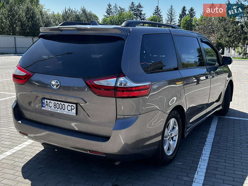 Мінівен Toyota Sienna 2018 в Луцьку