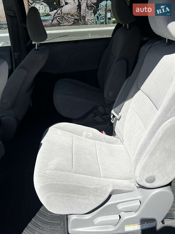 Мінівен Toyota Sienna 2018 в Луцьку