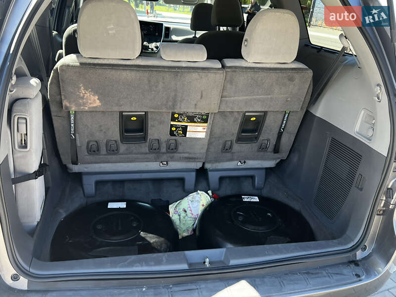 Мінівен Toyota Sienna 2018 в Луцьку