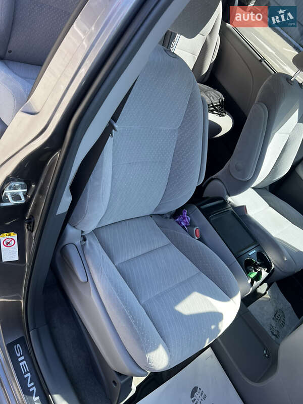 Мінівен Toyota Sienna 2018 в Луцьку