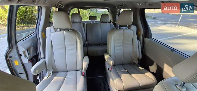 Мінівен Toyota Sienna 2013 в Києві