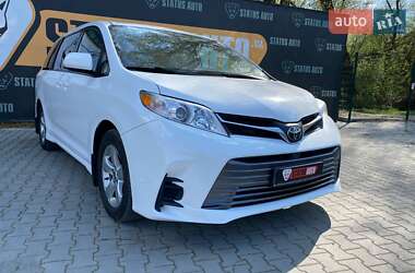 Мінівен Toyota Sienna 2019 в 