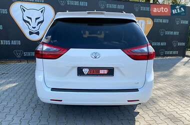 Мінівен Toyota Sienna 2019 в 